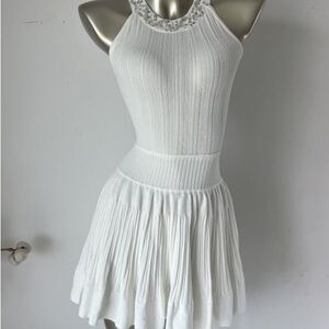 Elegant White Sleeveless Dress